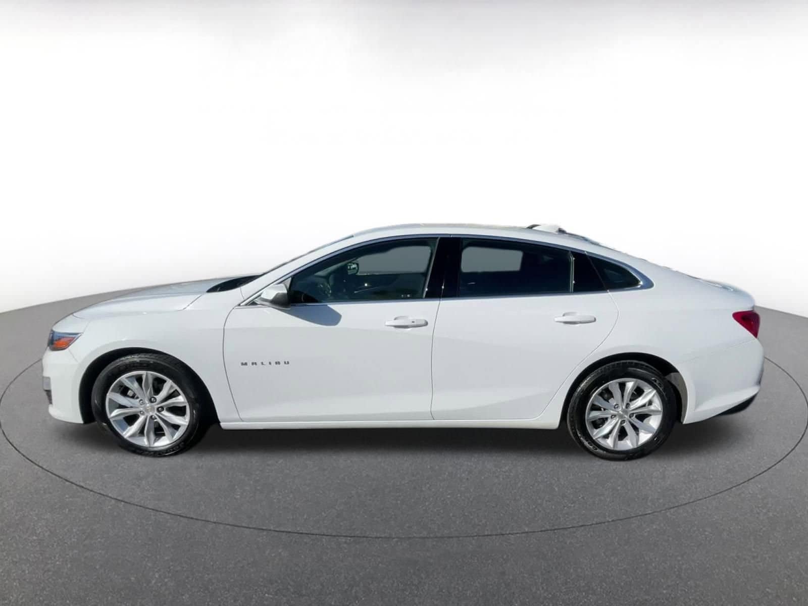 Thumbnail: 2023 Chevrolet Malibu - 9