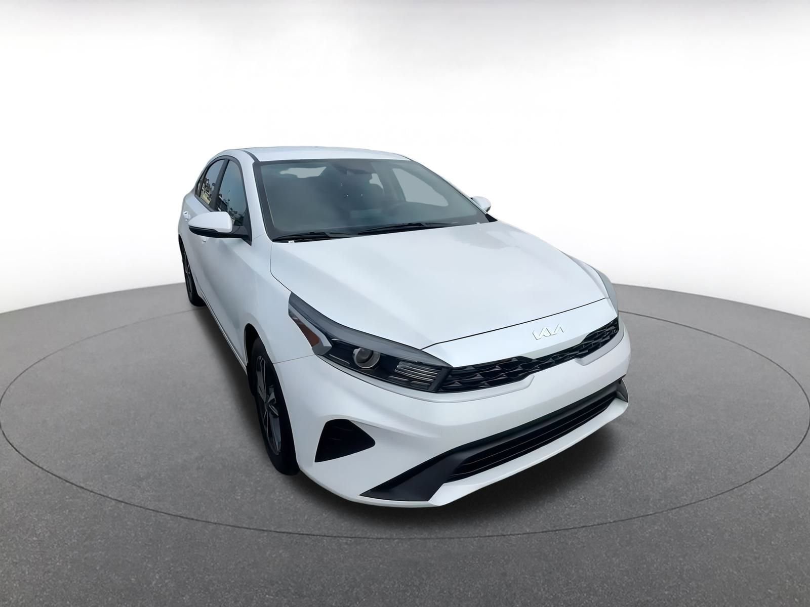 Thumbnail: 2023 Kia Forte - 3