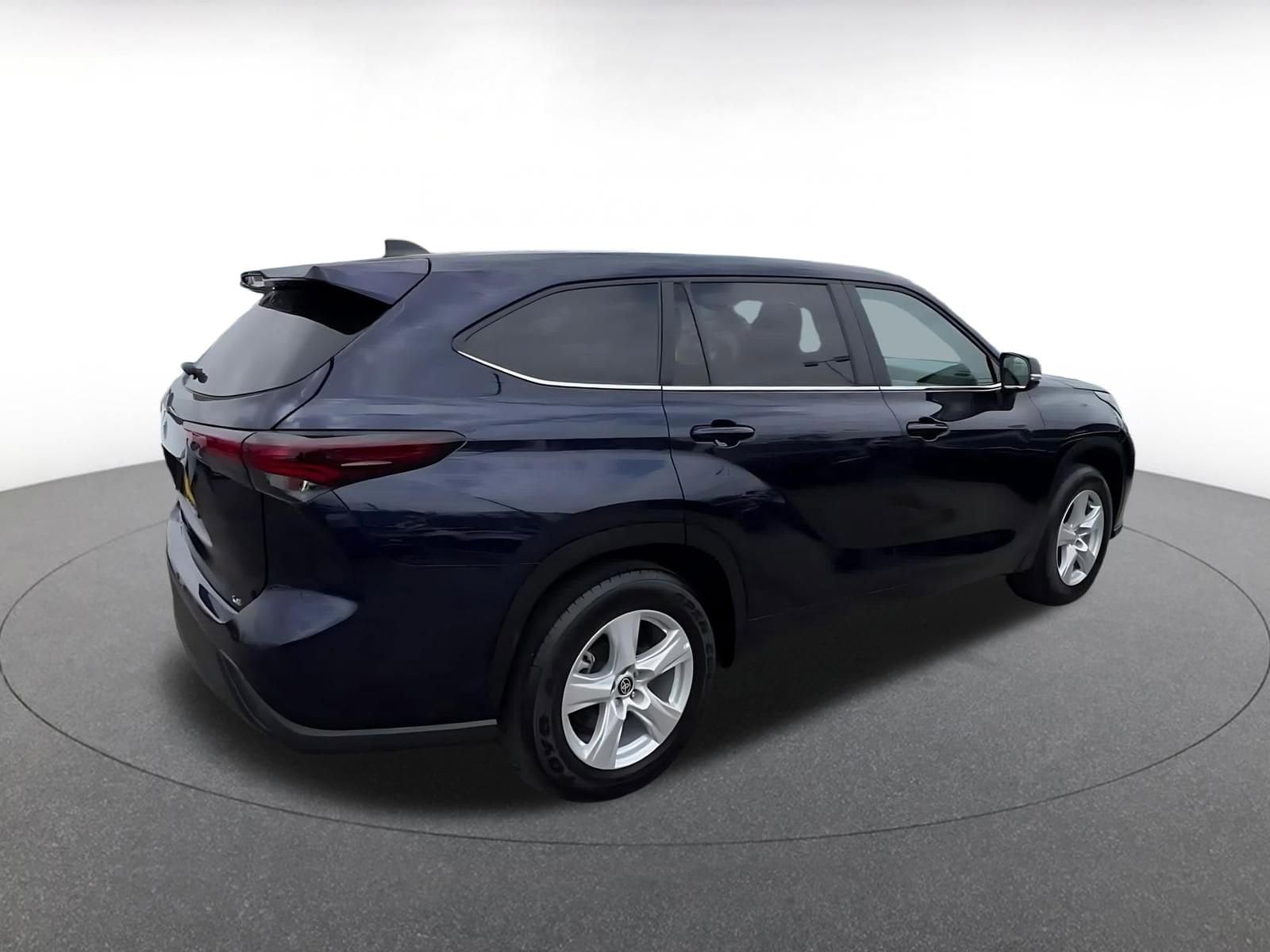 Thumbnail: 2025 Toyota Highlander - 15