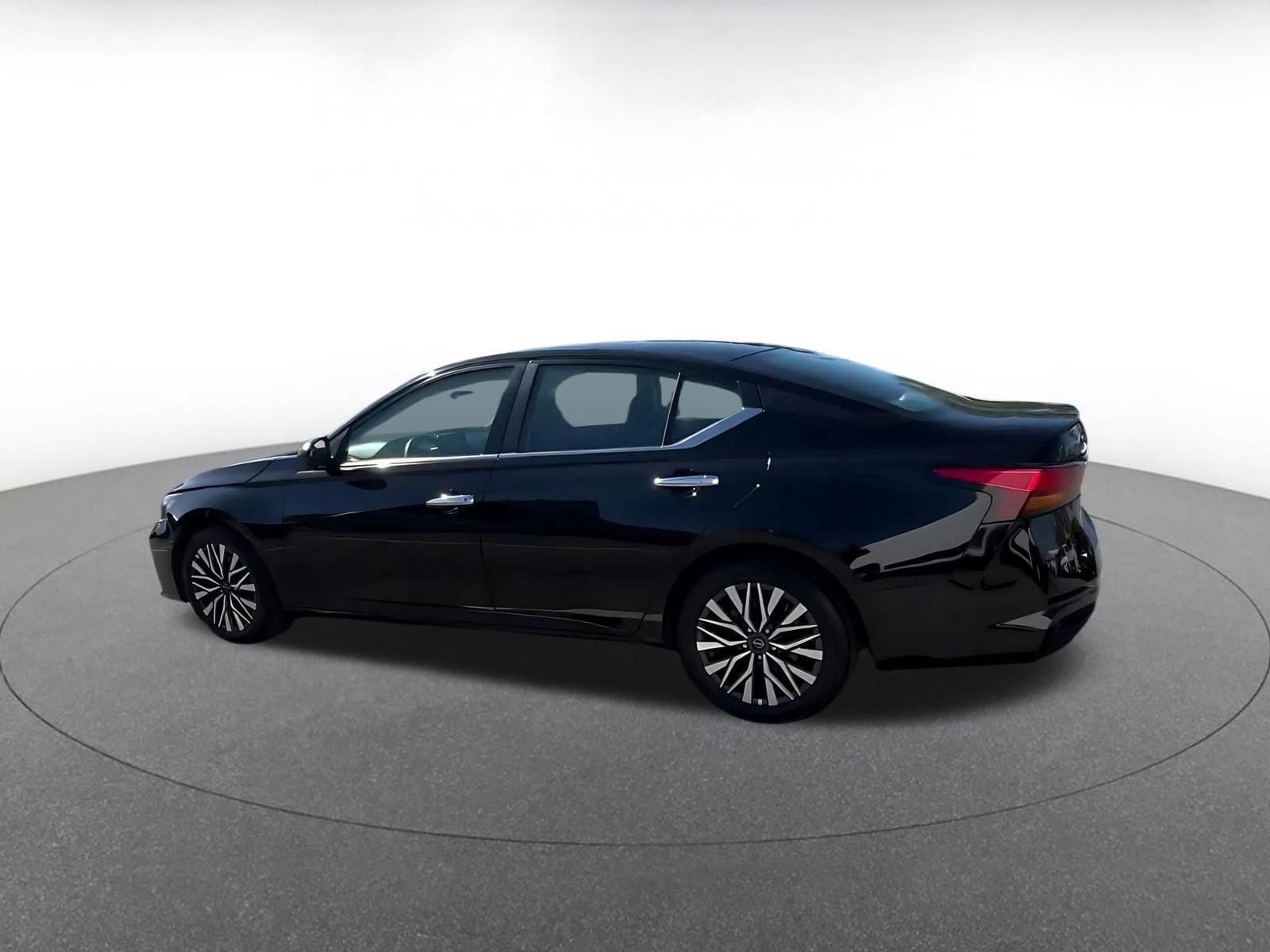 Thumbnail: 2025 Nissan Altima - 10