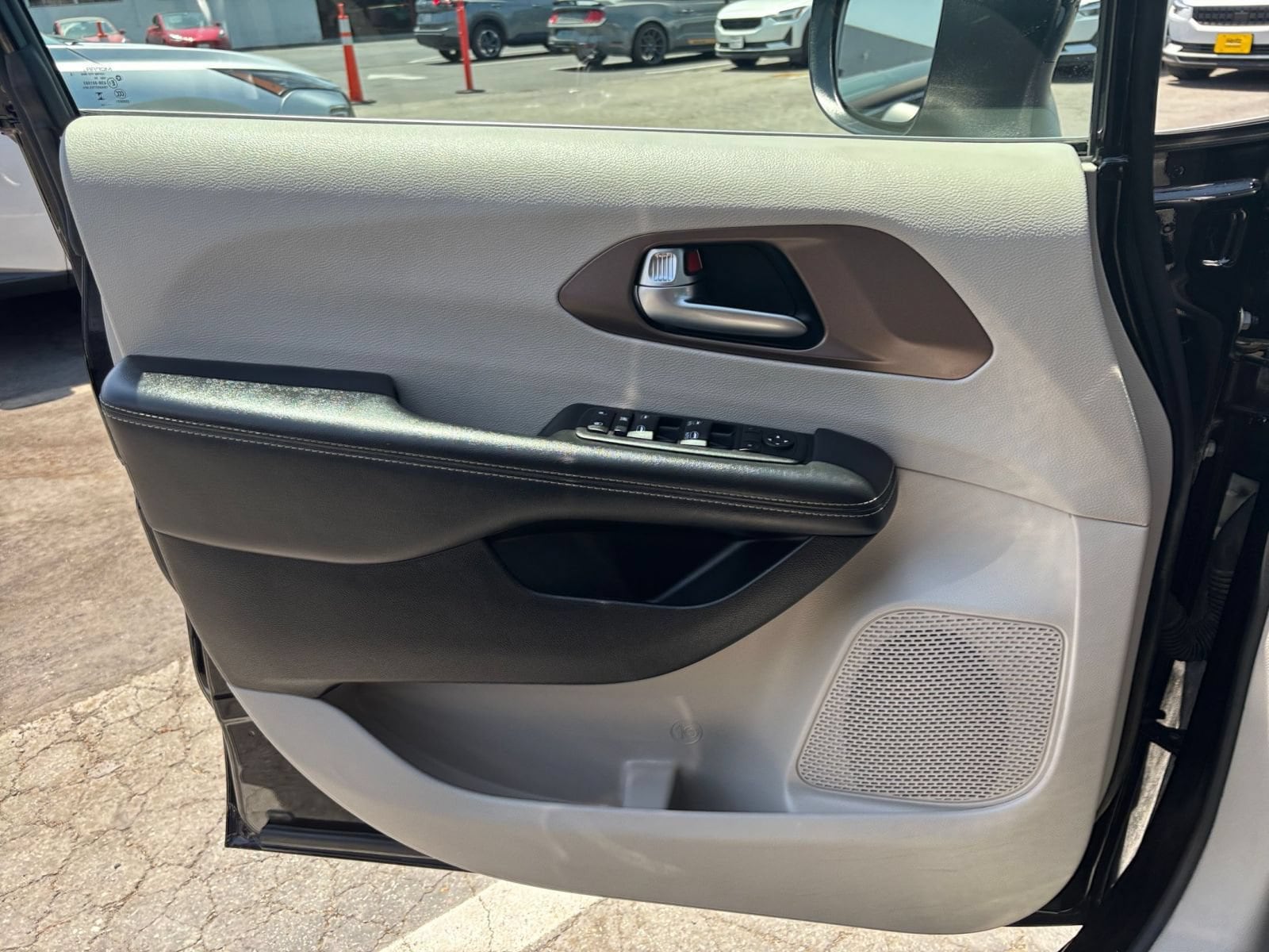 Thumbnail: 2024 Chrysler Voyager - 15
