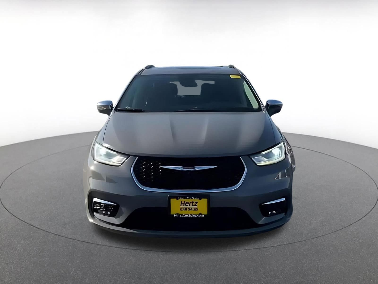 Thumbnail: 2022 Chrysler Pacifica - 4