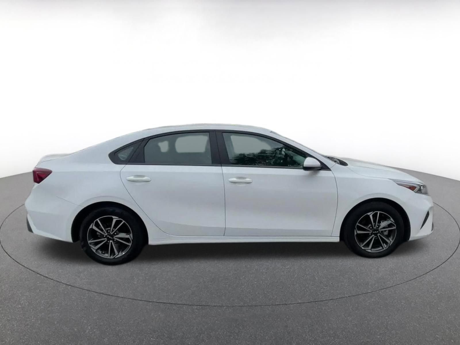 Thumbnail: 2024 Kia Forte - 16