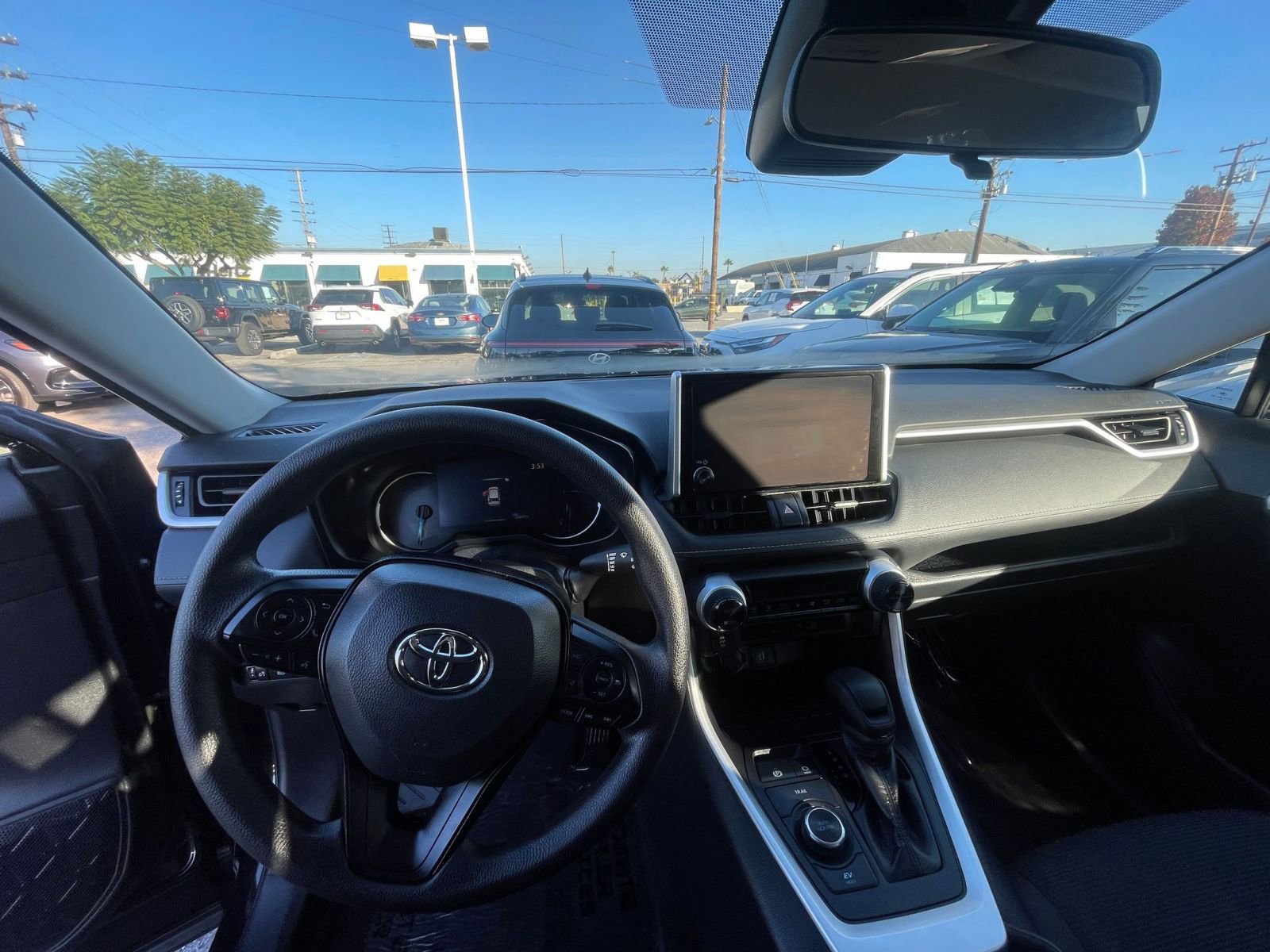 Thumbnail: 2025 Toyota RAV4 - 33