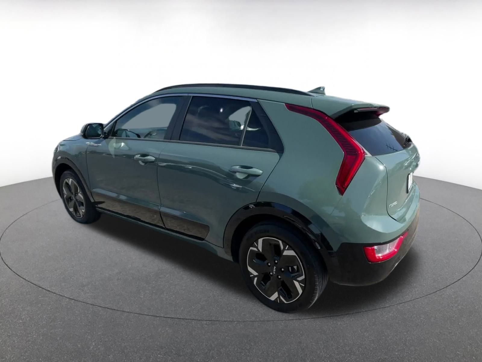 Thumbnail: 2023 Kia Niro - 10