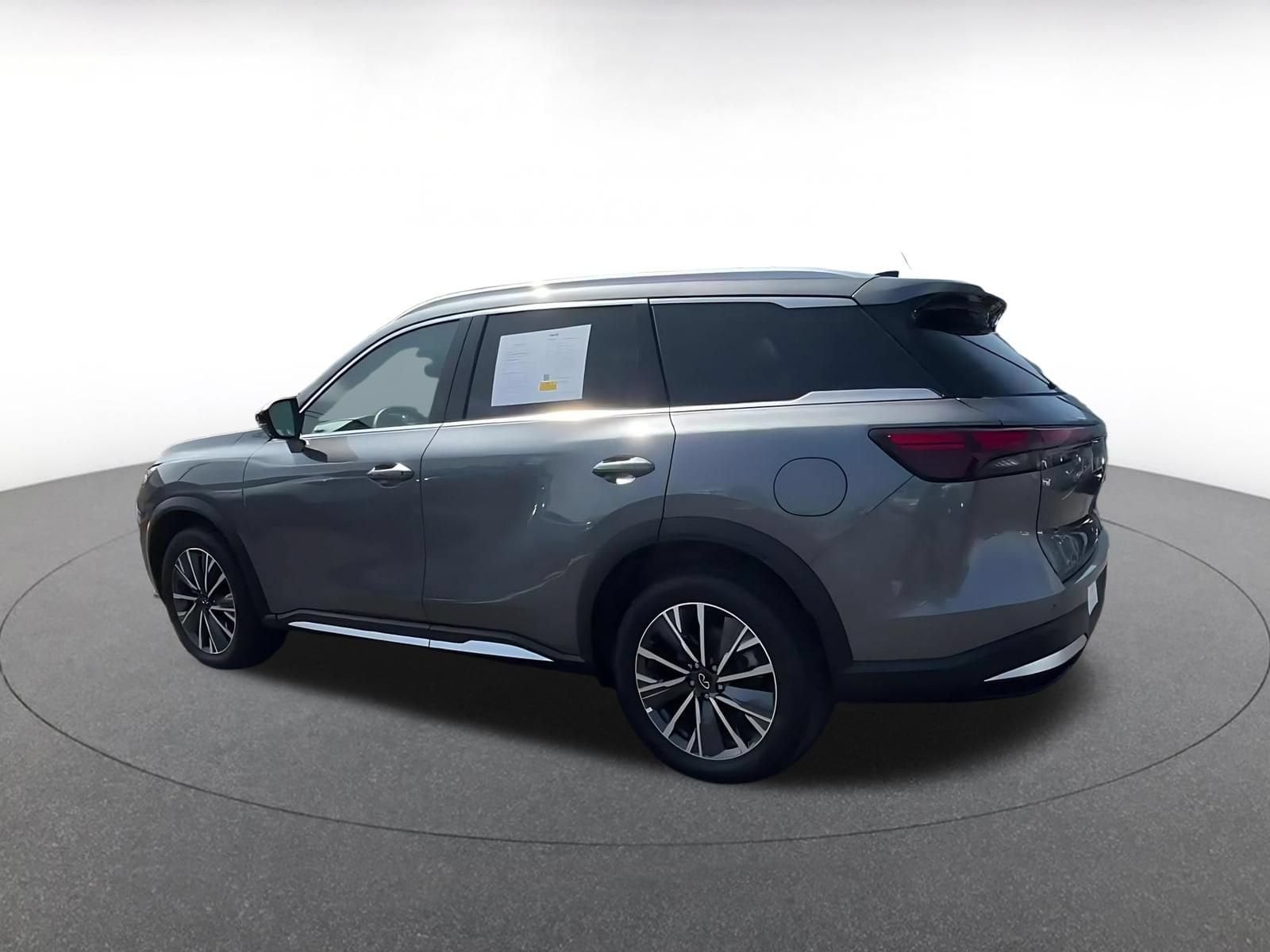Thumbnail: 2026 INFINITI QX60 - 10