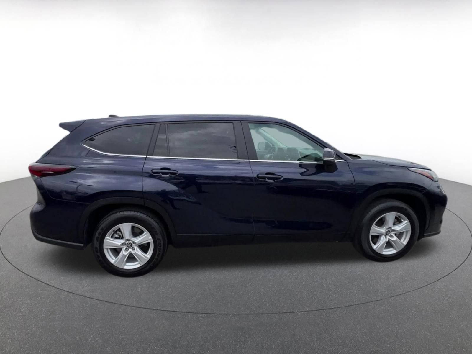 Thumbnail: 2025 Toyota Highlander - 16