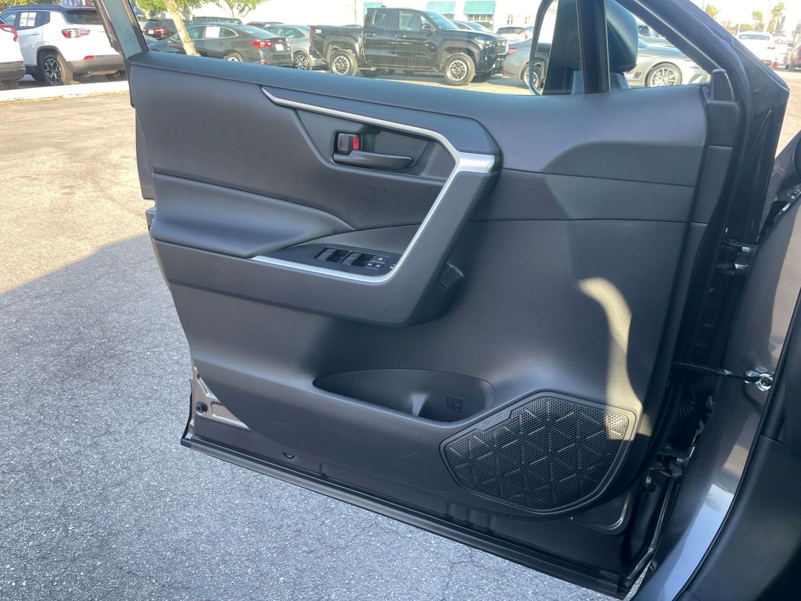 Thumbnail: 2025 Toyota RAV4 - 20