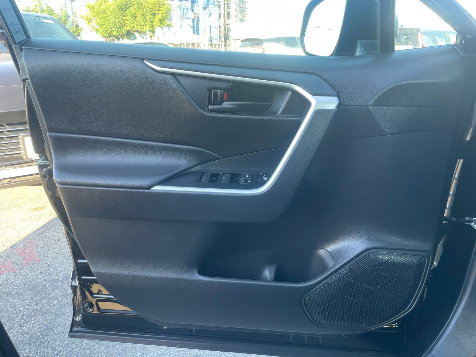 Thumbnail: 2025 Toyota RAV4 - 20