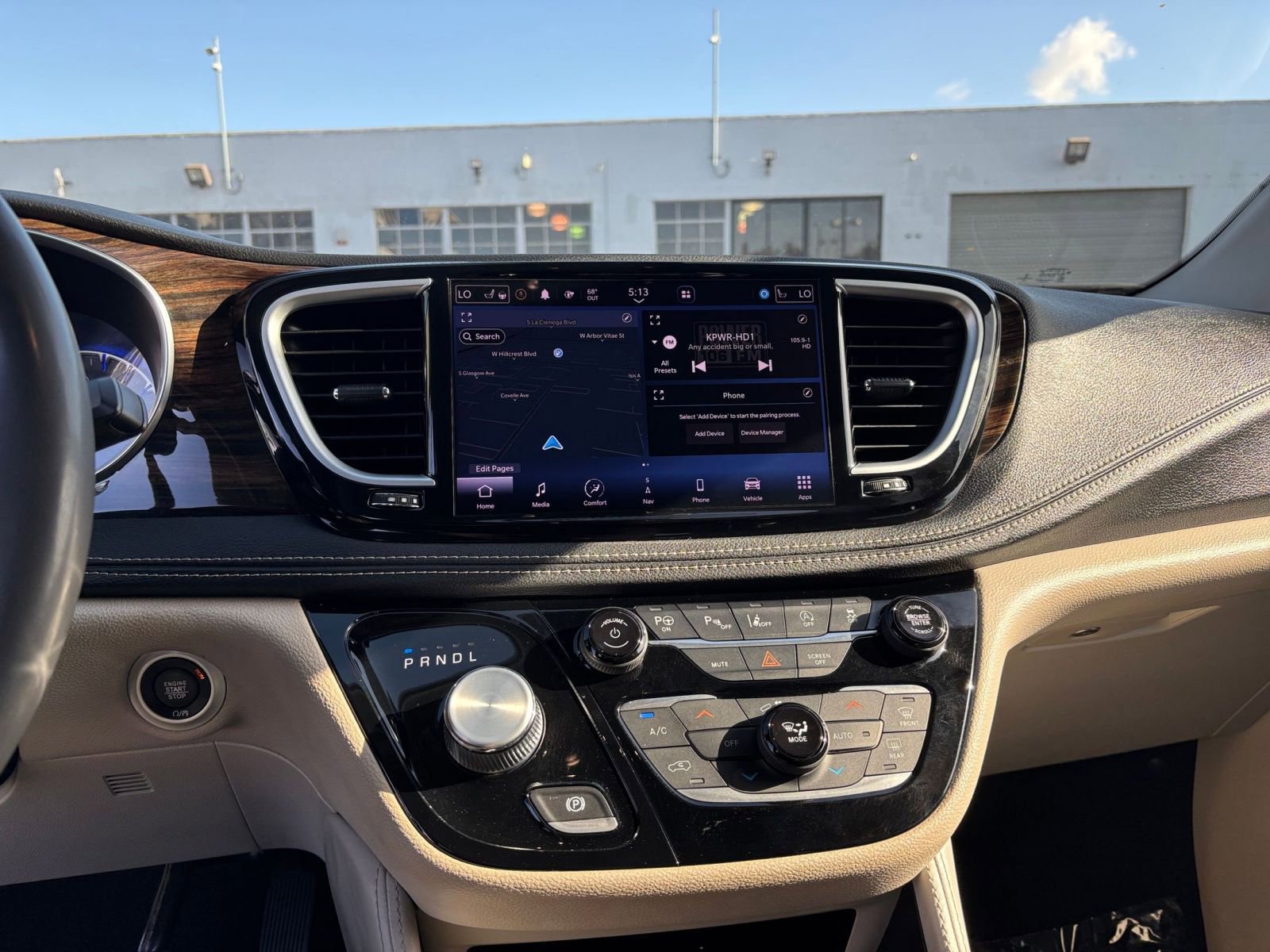 Thumbnail: 2022 Chrysler Pacifica - 17