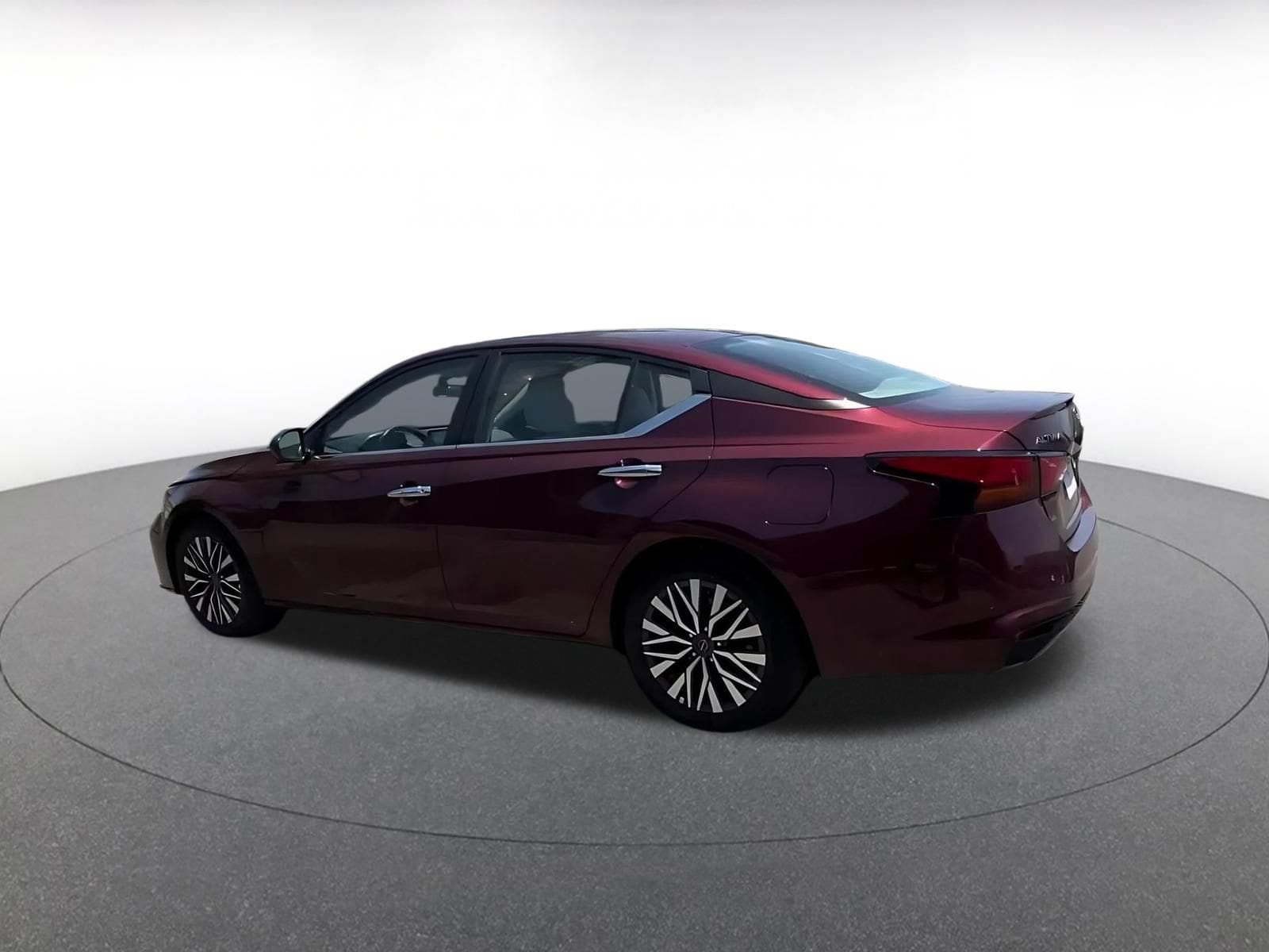 Thumbnail: 2025 Nissan Altima - 10