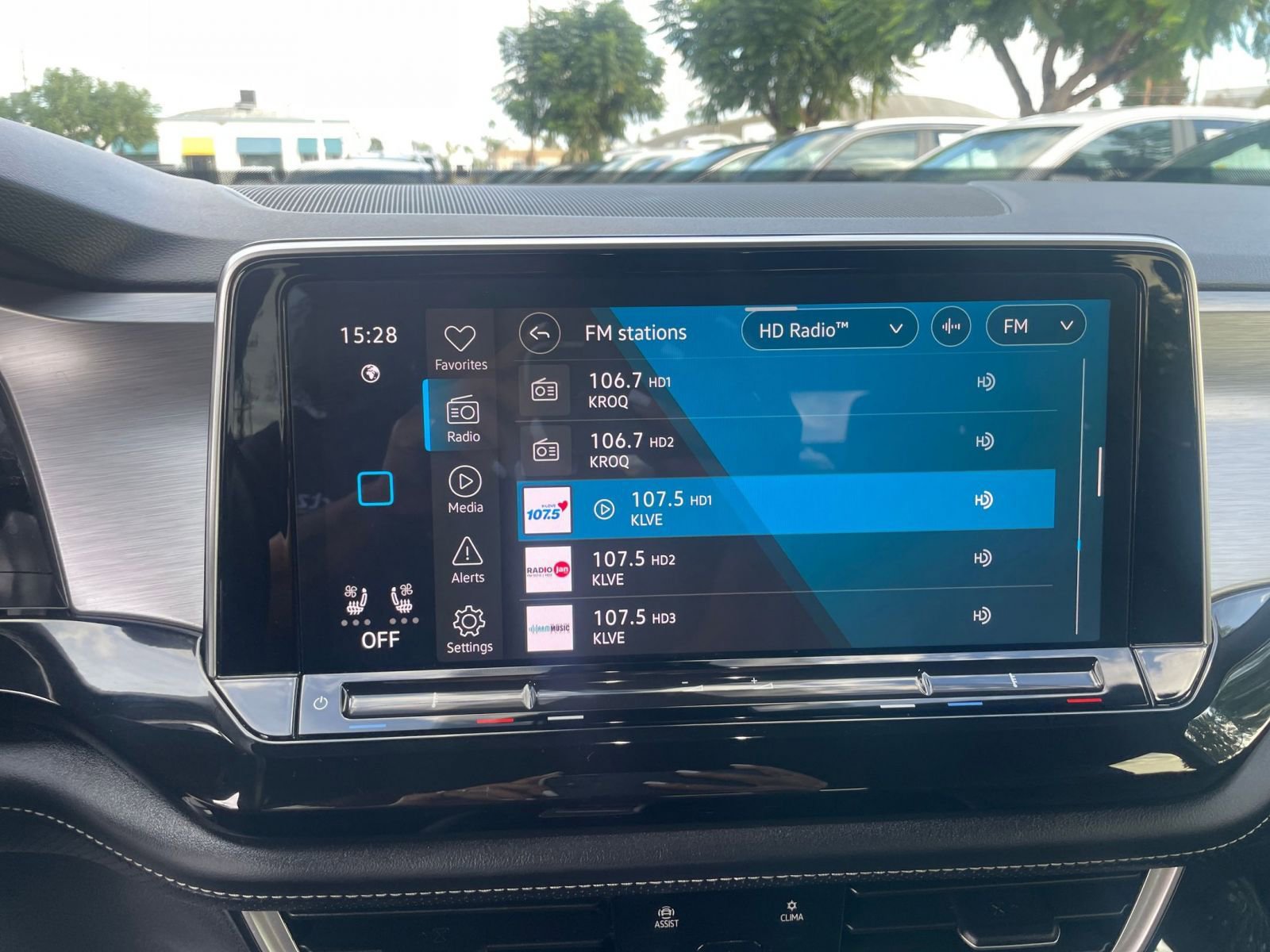 Thumbnail: 2025 Volkswagen Atlas - 21