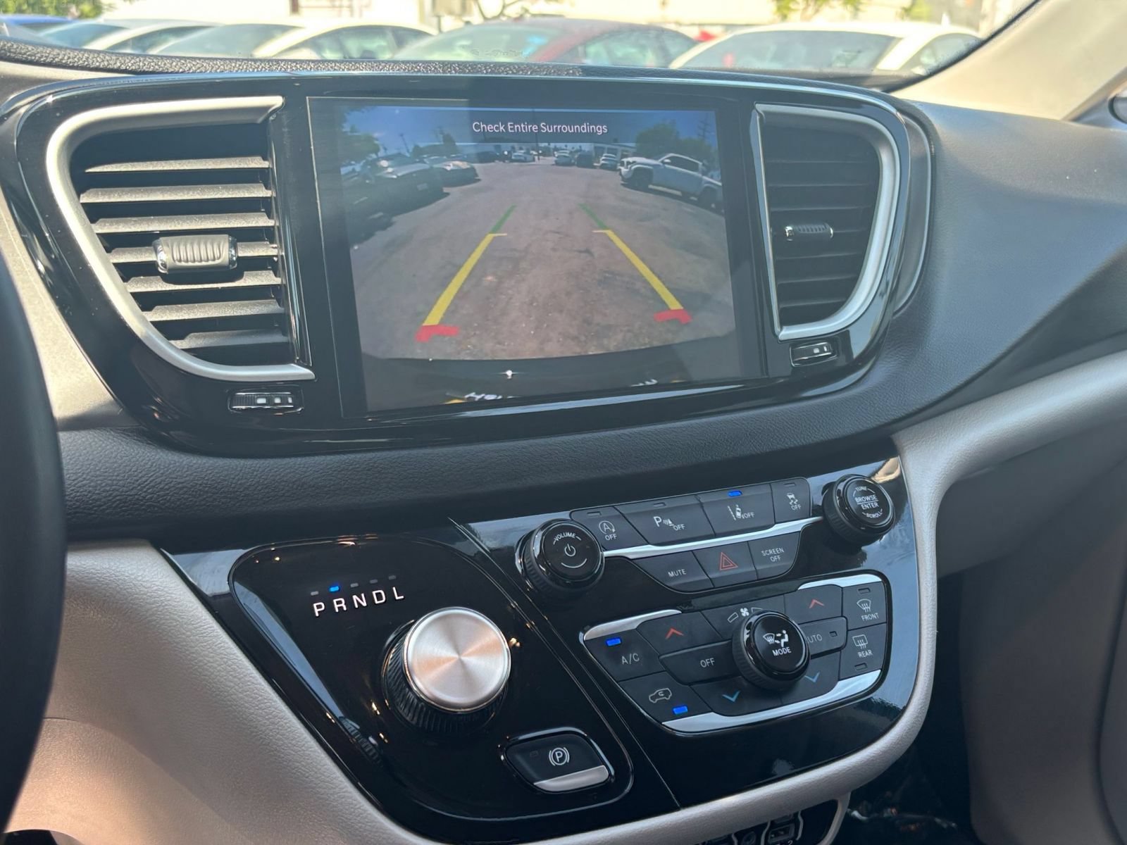 Thumbnail: 2024 Chrysler Pacifica - 25