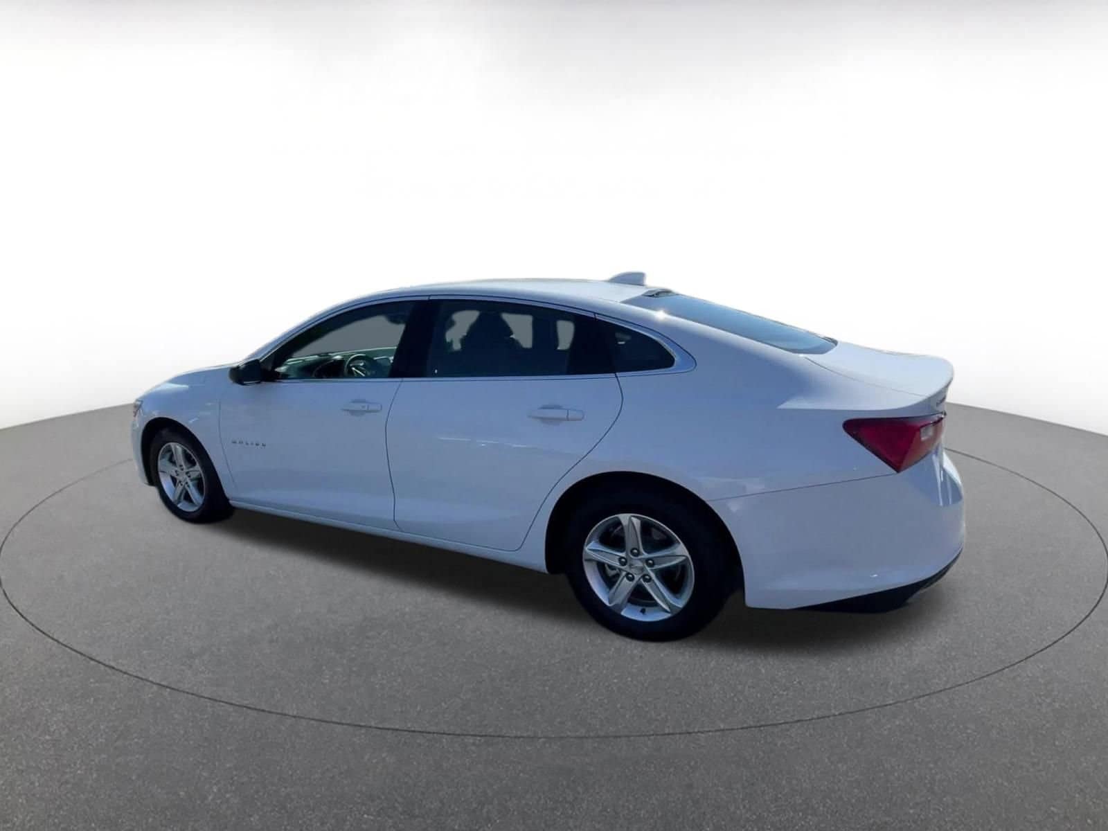 Thumbnail: 2023 Chevrolet Malibu - 10