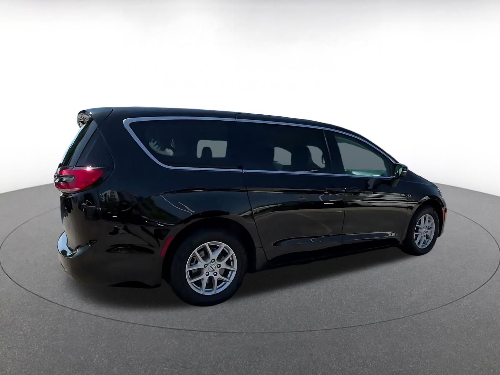 Thumbnail: 2024 Chrysler Pacifica - 13