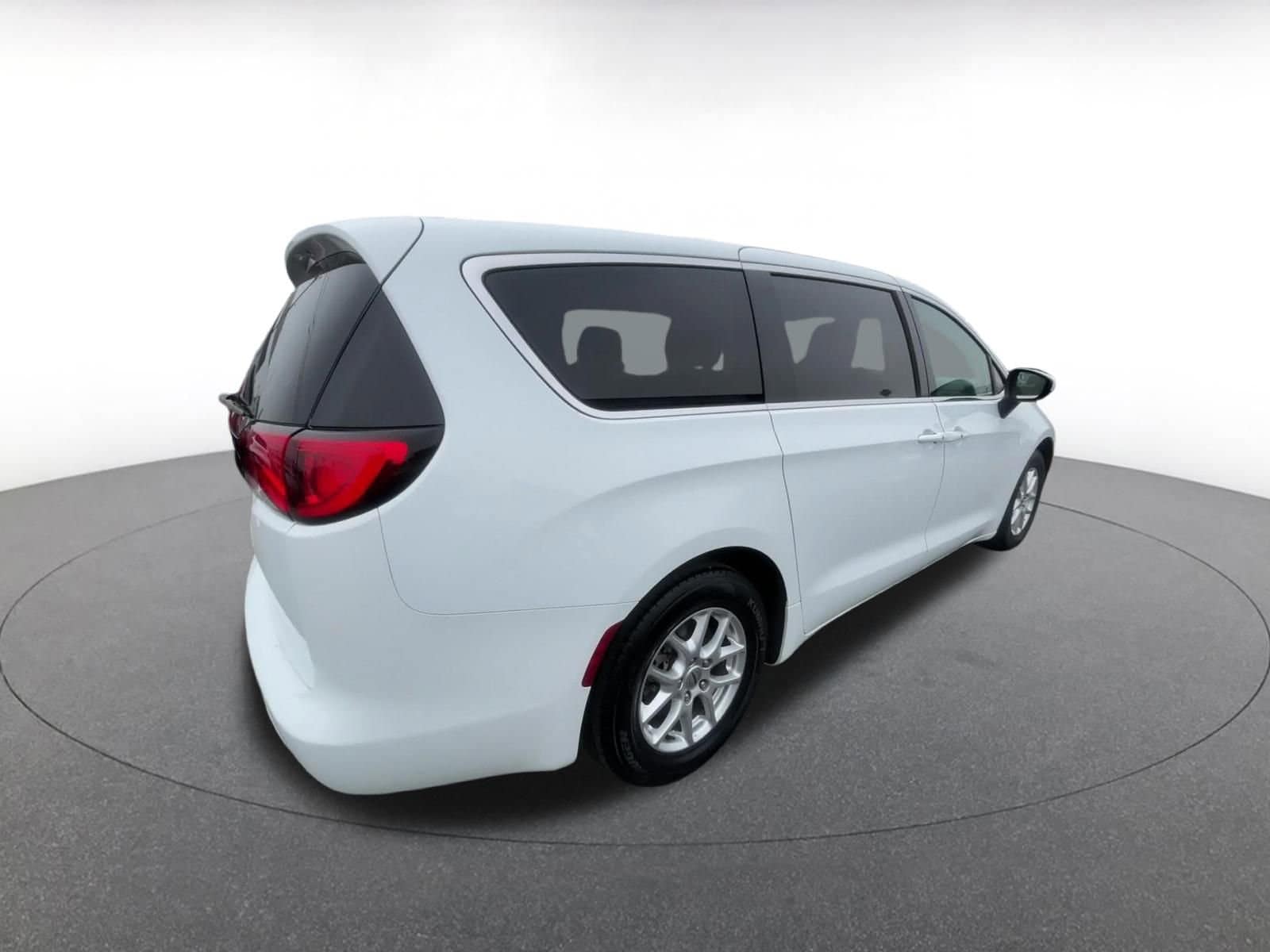 Thumbnail: 2023 Chrysler Voyager - 15