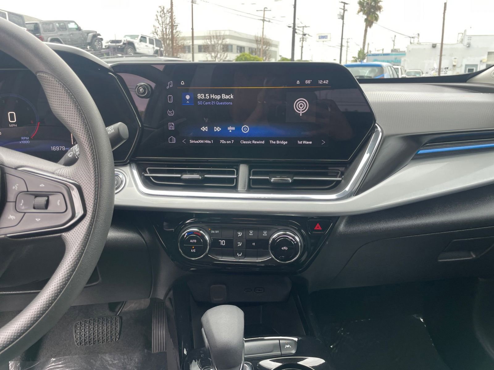 Thumbnail: 2025 Chevrolet Trax - 17