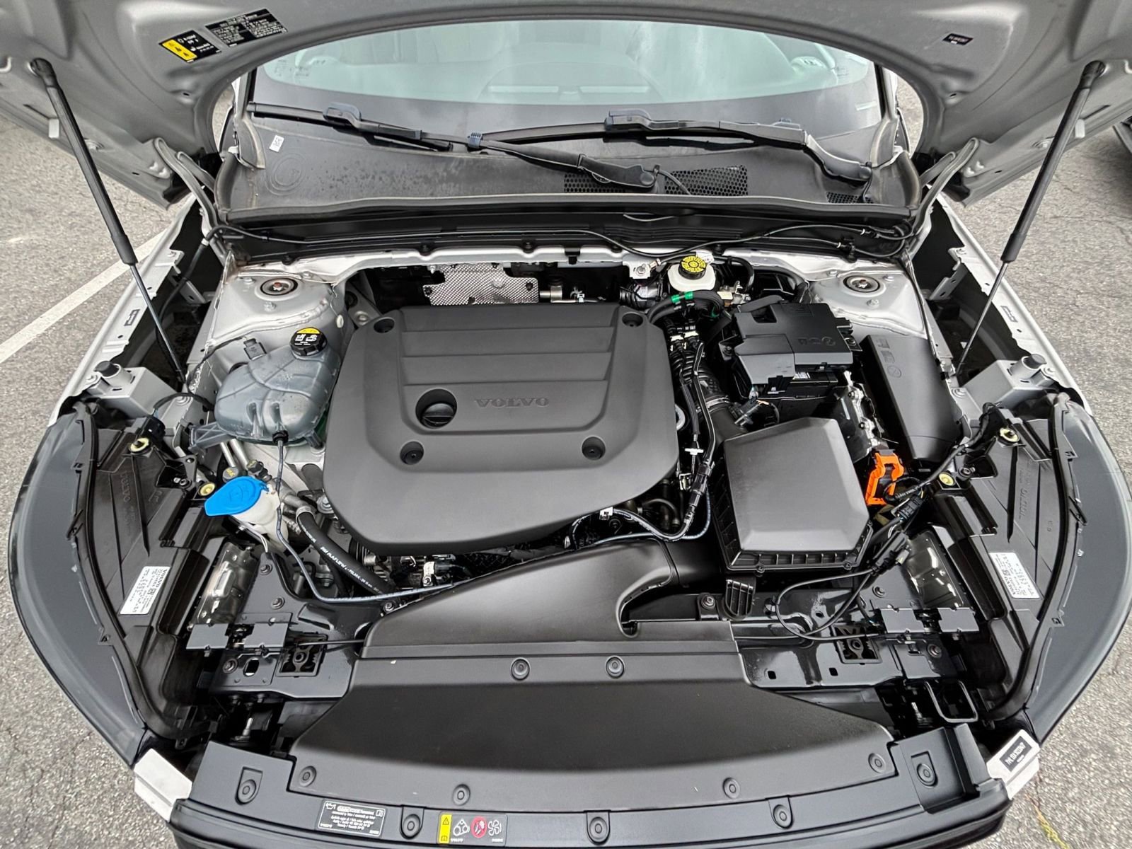 Thumbnail: 2024 Volvo XC40 - 33