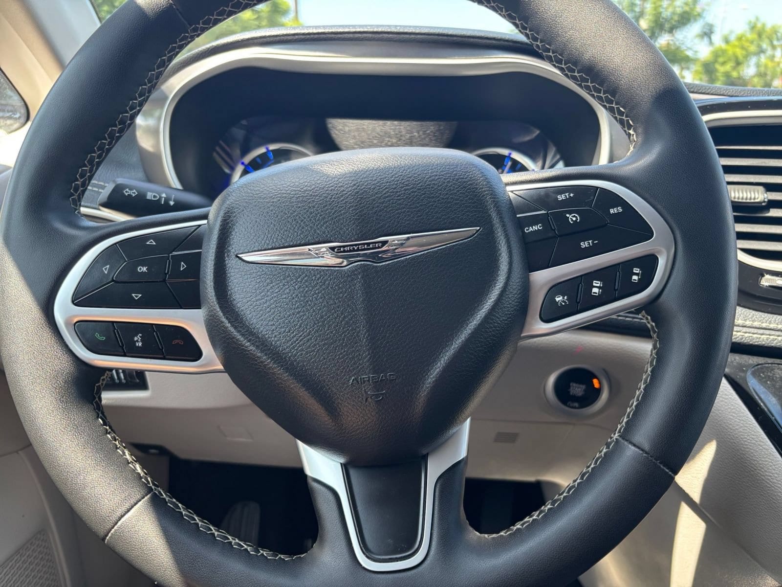 Thumbnail: 2023 Chrysler Pacifica - 29