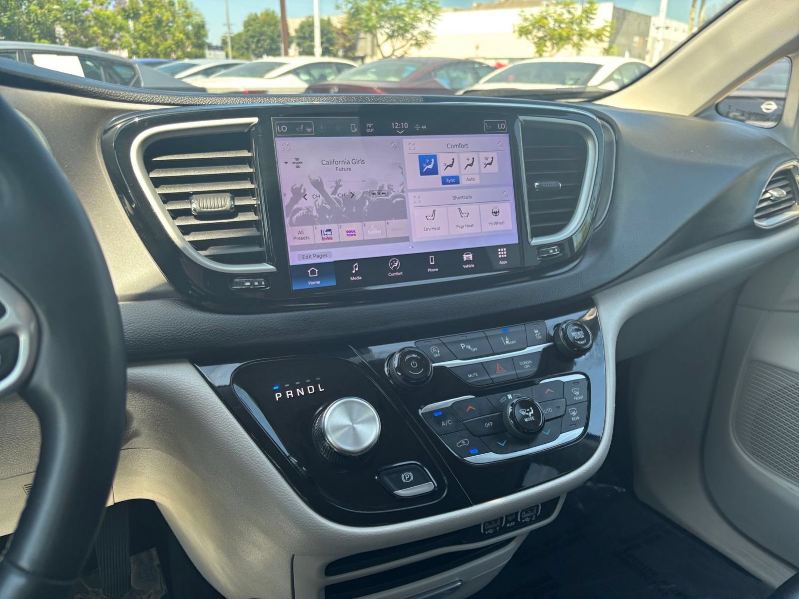 Thumbnail: 2024 Chrysler Pacifica - 16