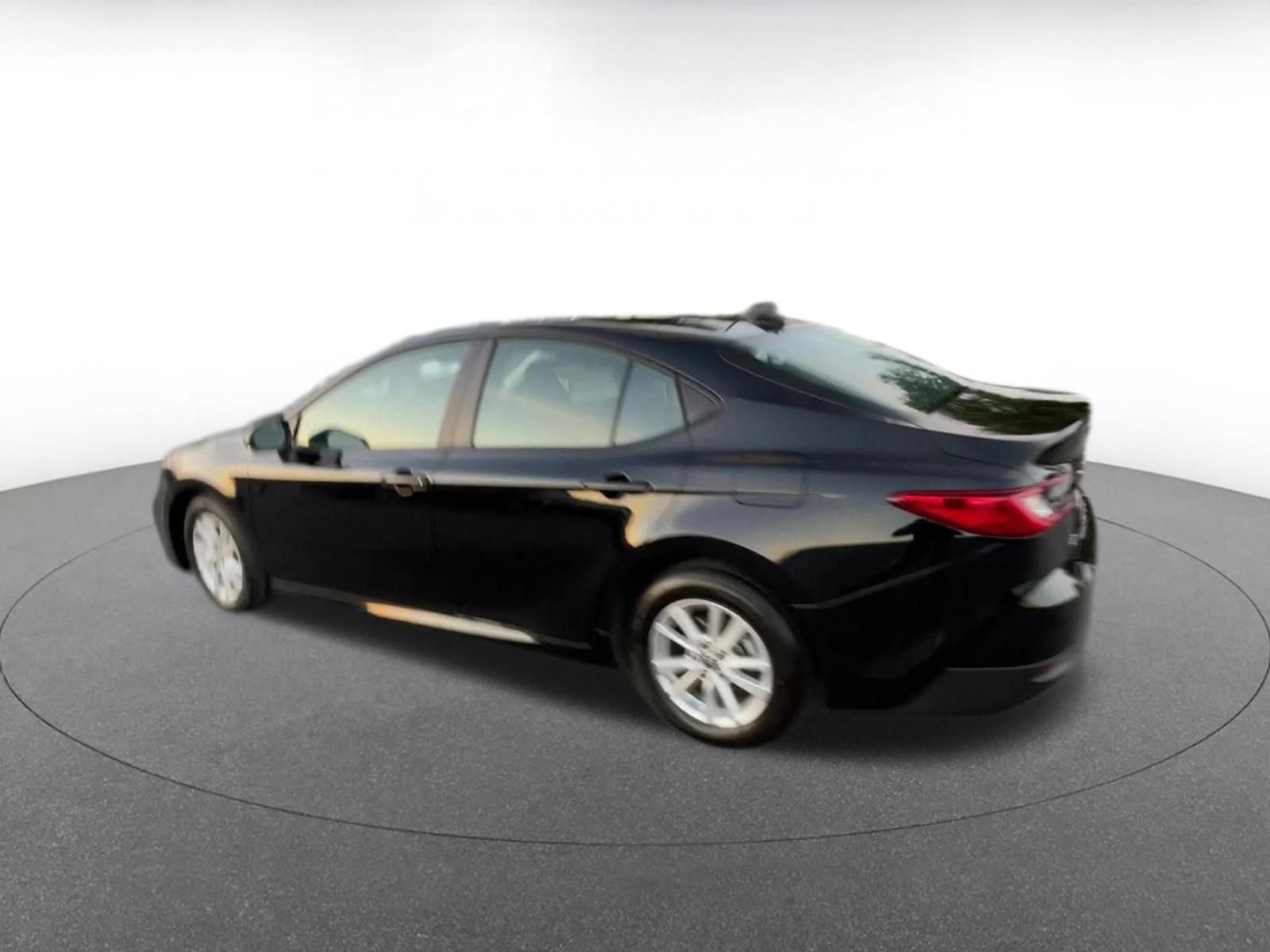 Thumbnail: 2025 Toyota Camry - 10