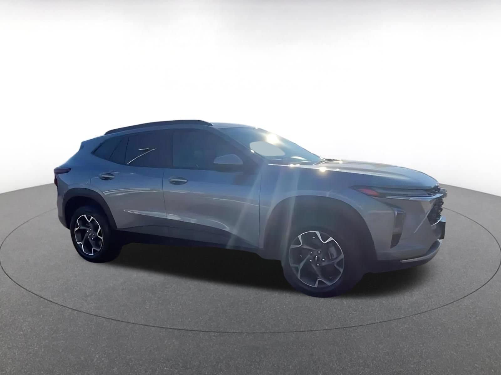 Thumbnail: 2025 Chevrolet Trax - 2