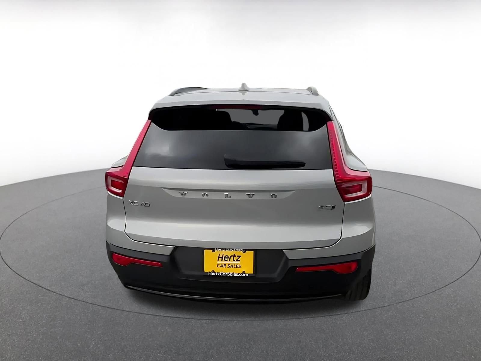 Thumbnail: 2024 Volvo XC40 - 12