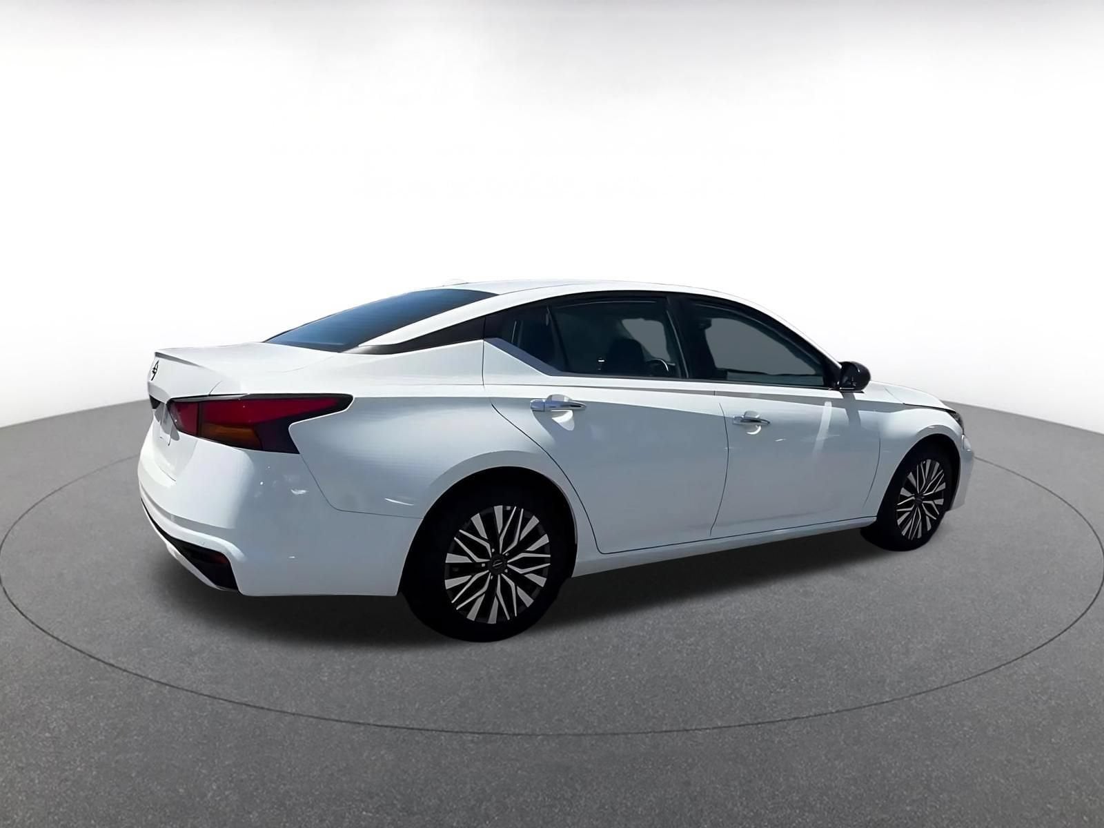 Thumbnail: 2025 Nissan Altima - 12