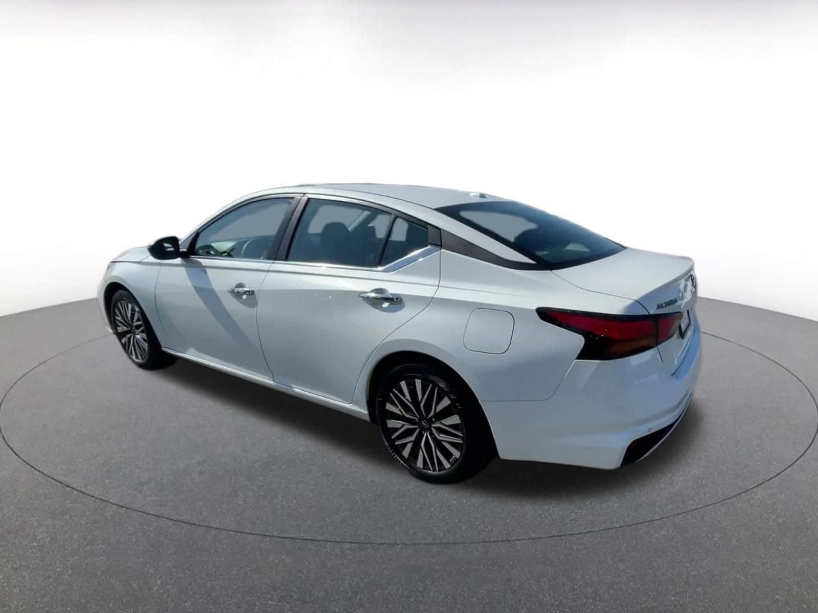 Thumbnail: 2024 Nissan Altima - 10