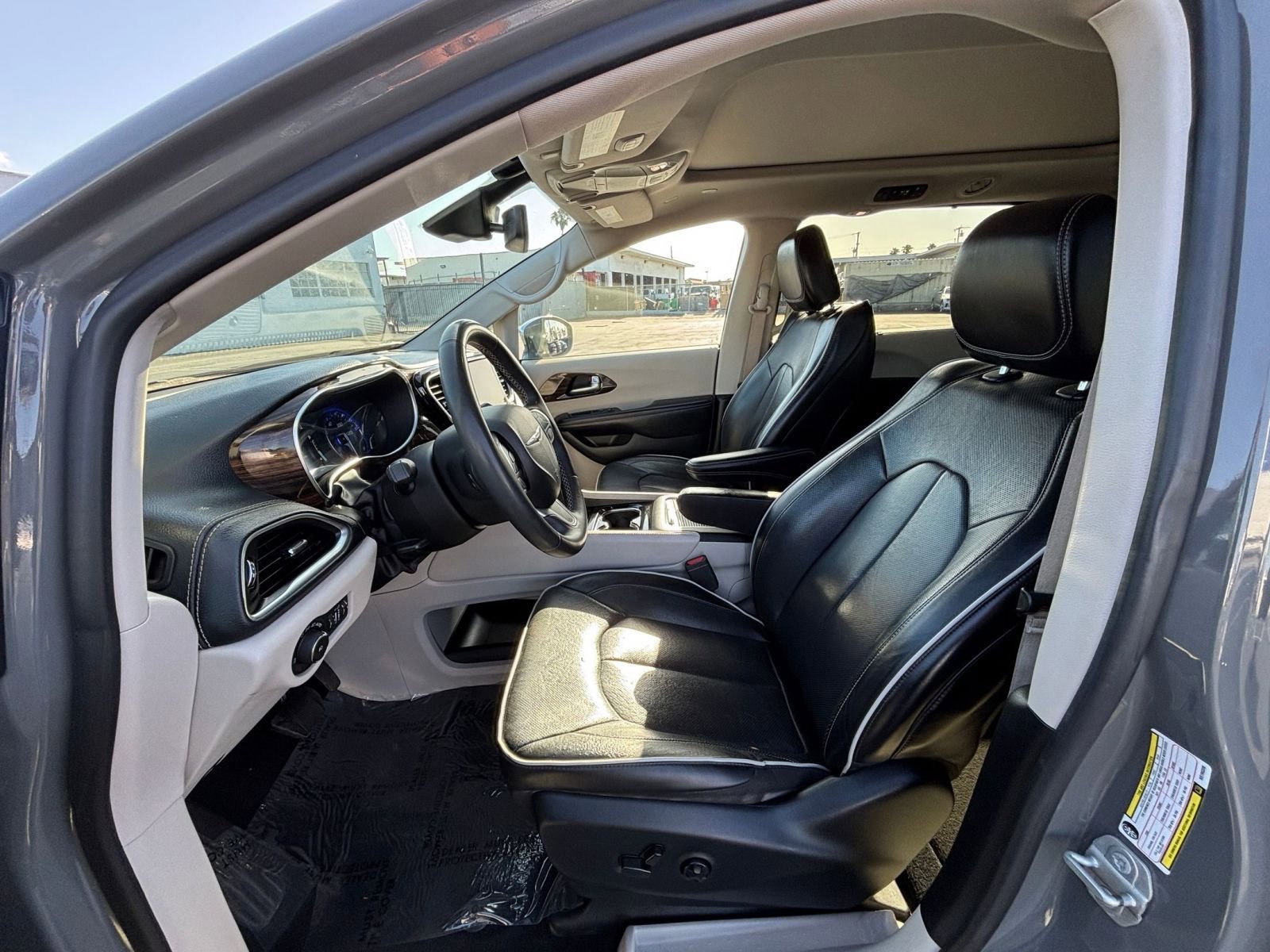 Thumbnail: 2022 Chrysler Pacifica - 28