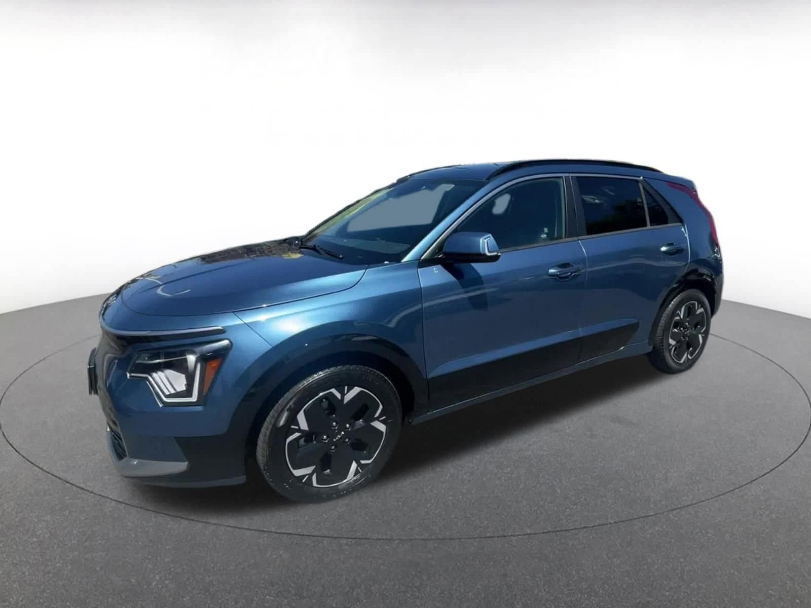 Thumbnail: 2023 Kia Niro - 8