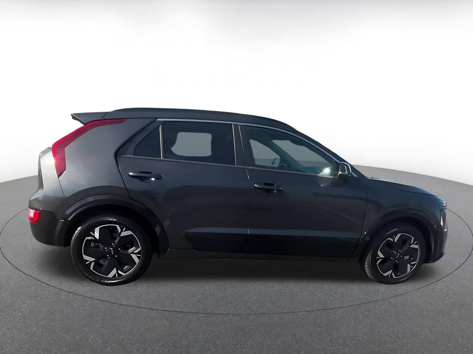 Thumbnail: 2023 Kia Niro - 15