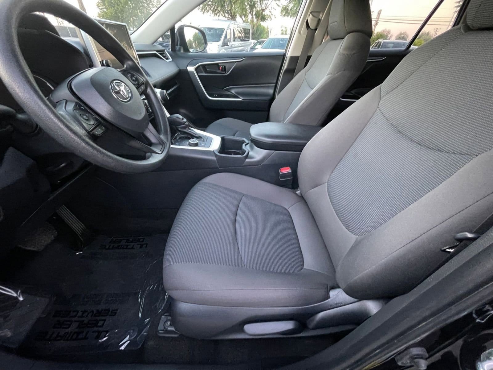 Thumbnail: 2025 Toyota RAV4 - 27