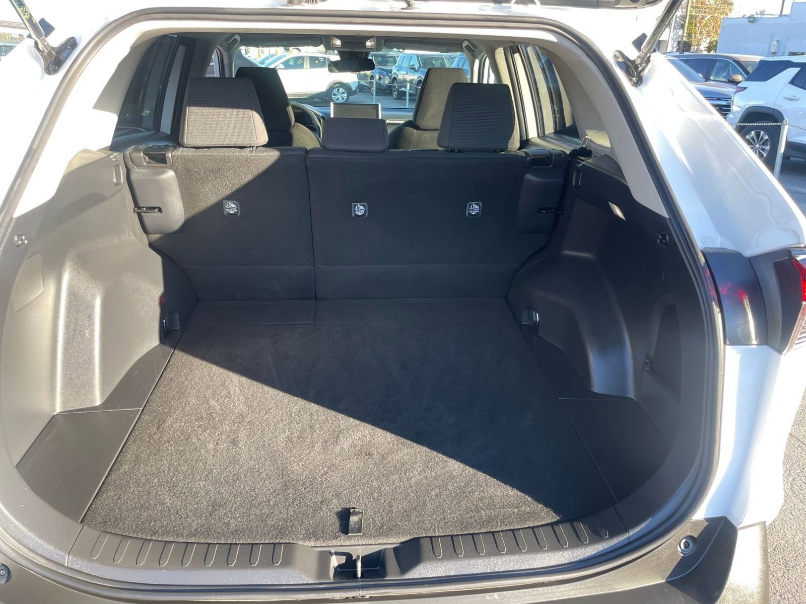 Thumbnail: 2025 Toyota RAV4 - 31