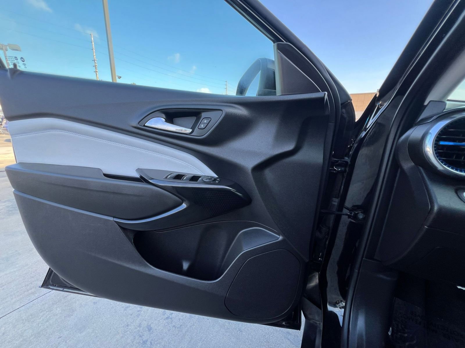 Thumbnail: 2025 Chevrolet Trax - 18