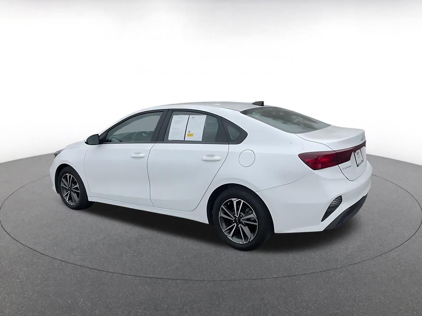 Thumbnail: 2024 Kia Forte - 10