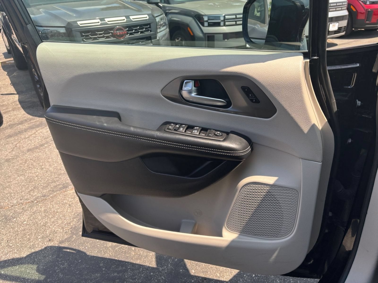 Thumbnail: 2024 Chrysler Pacifica - 18