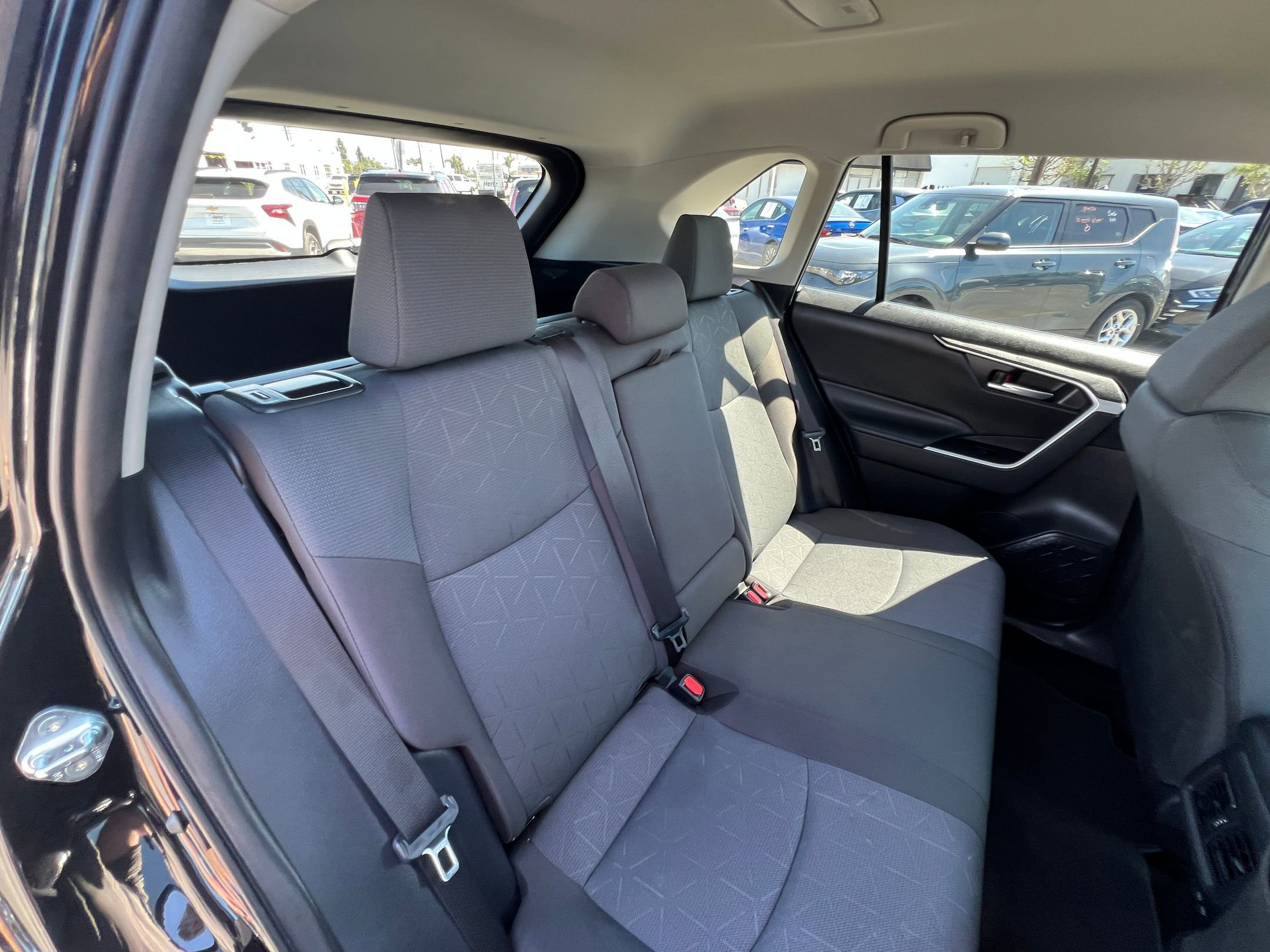 Thumbnail: 2025 Toyota RAV4 - 33