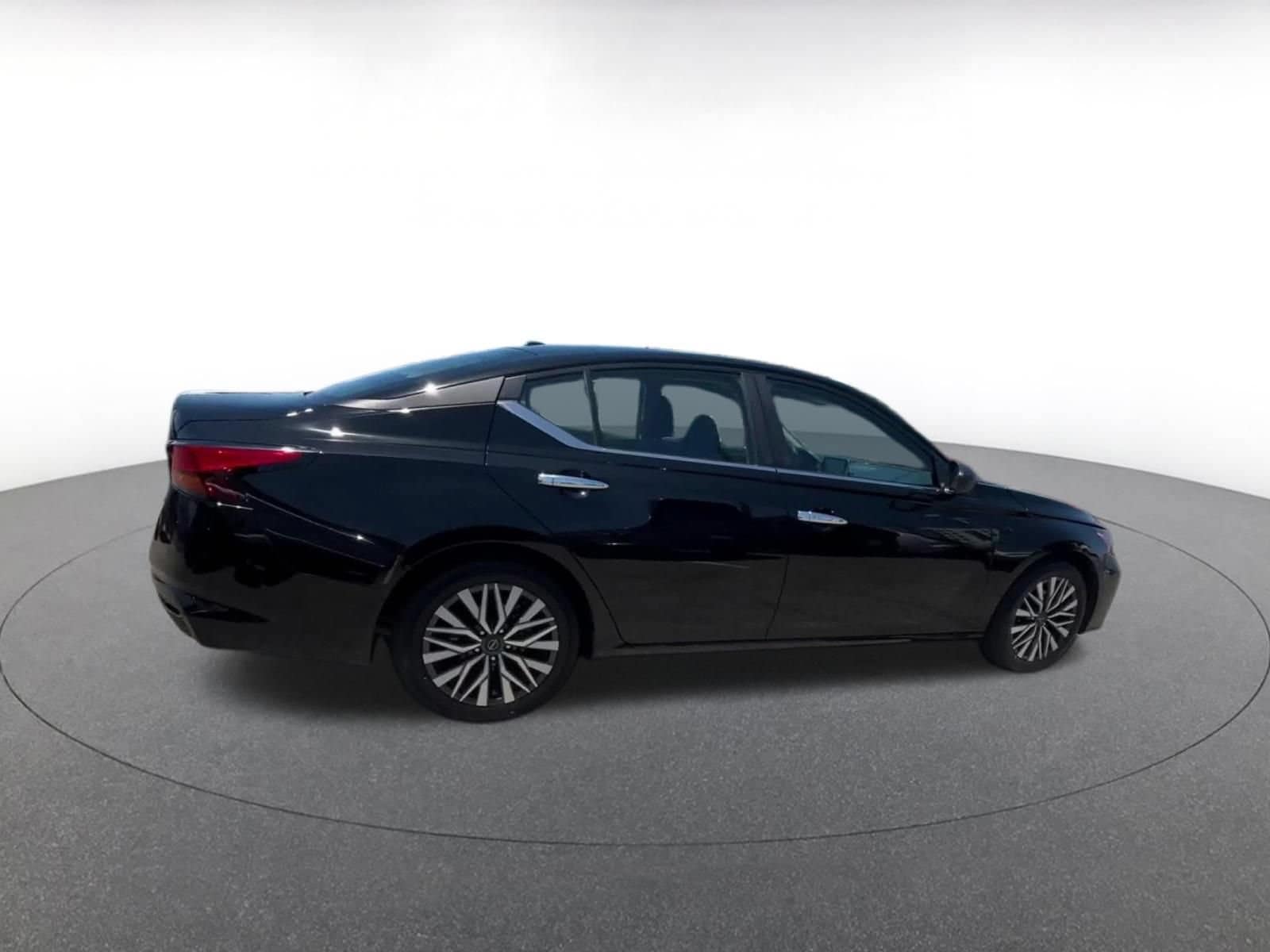 Thumbnail: 2025 Nissan Altima - 14