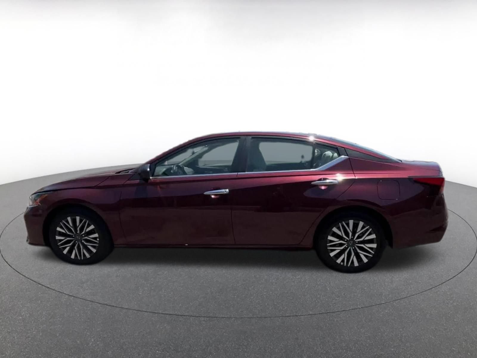 Thumbnail: 2025 Nissan Altima - 9