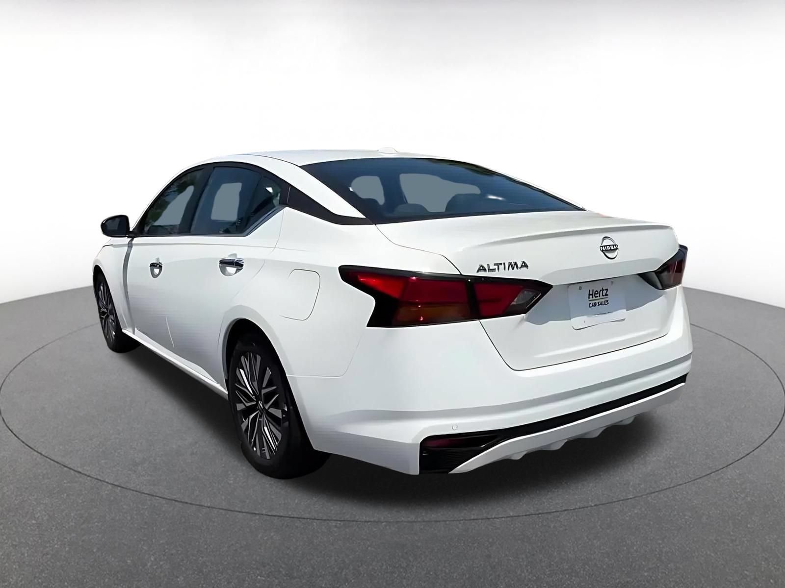Thumbnail: 2025 Nissan Altima - 9