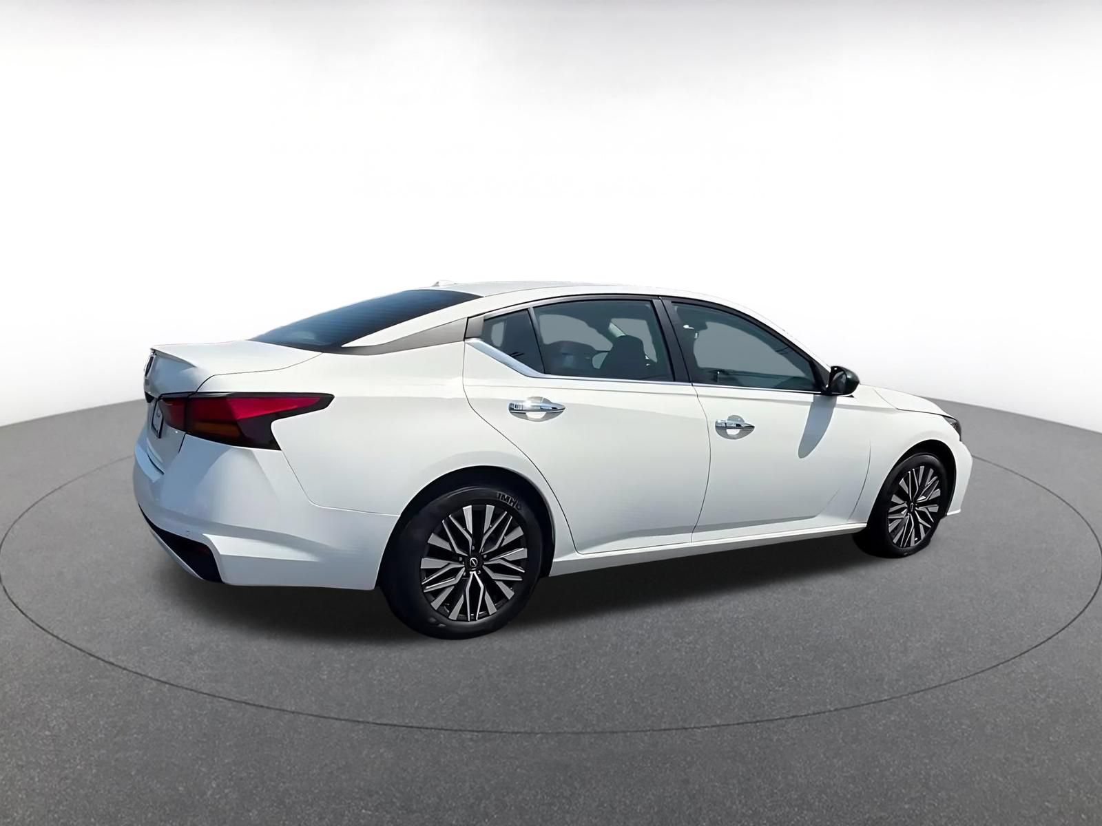 Thumbnail: 2025 Nissan Altima - 15