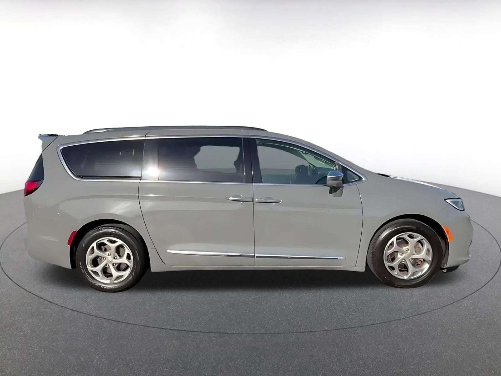 Thumbnail: 2022 Chrysler Pacifica - 16