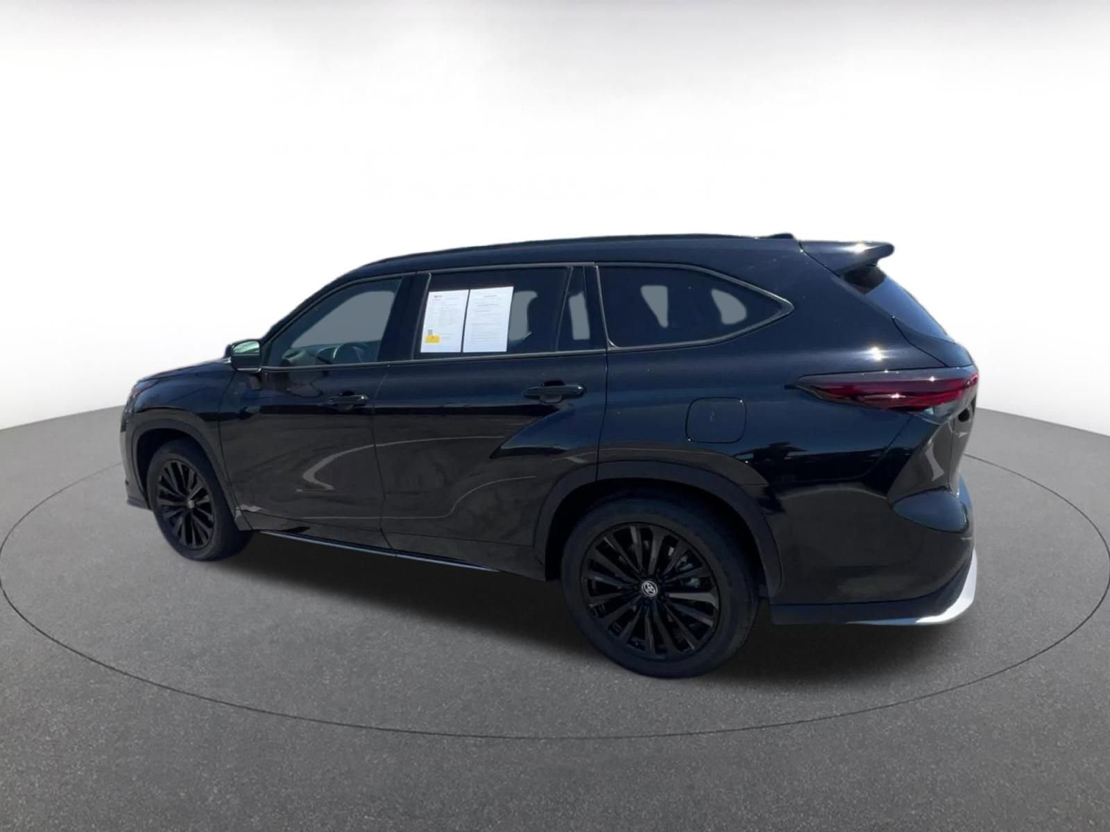 Thumbnail: 2025 Toyota Highlander - 10