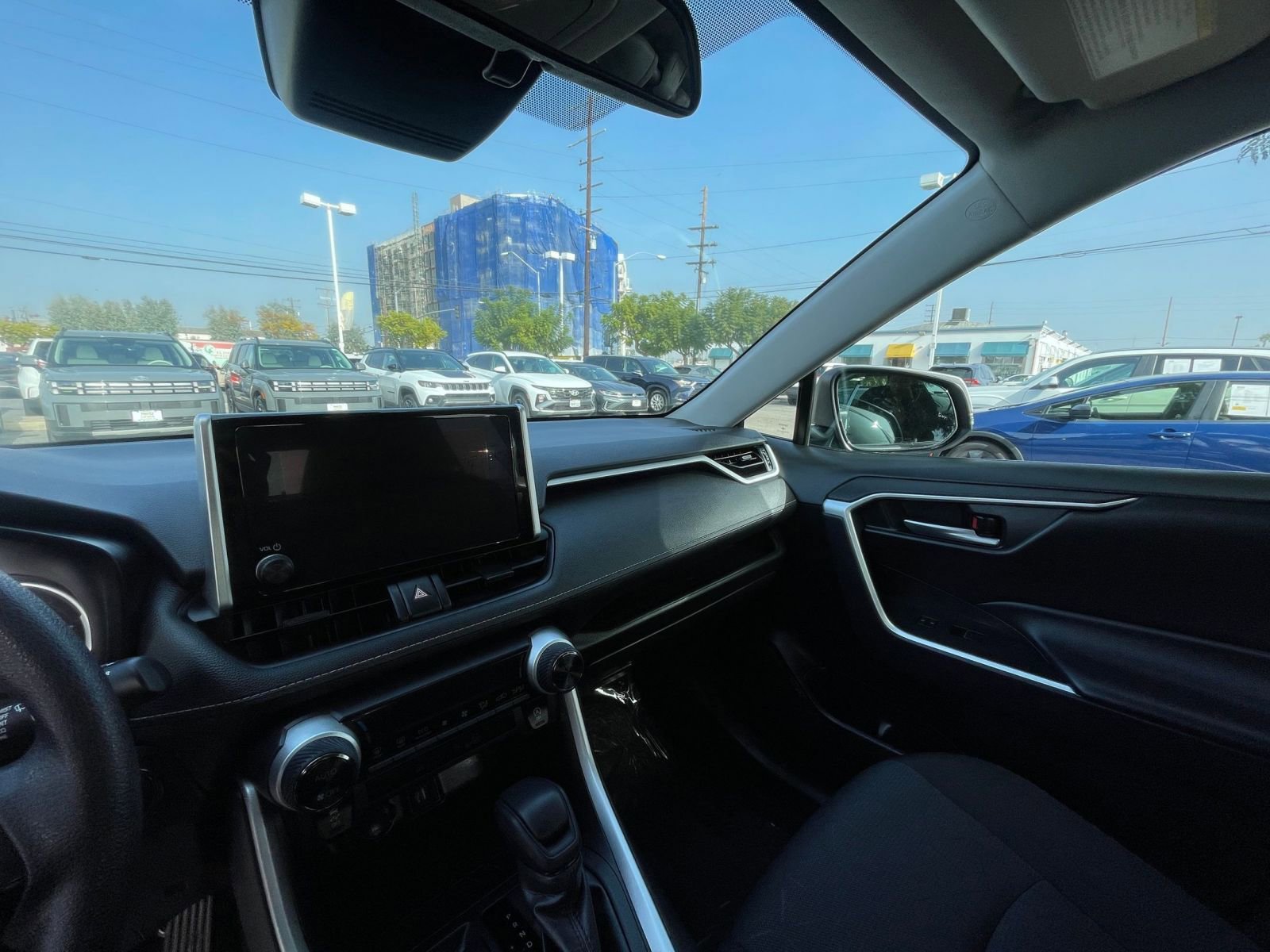 Thumbnail: 2025 Toyota RAV4 - 35