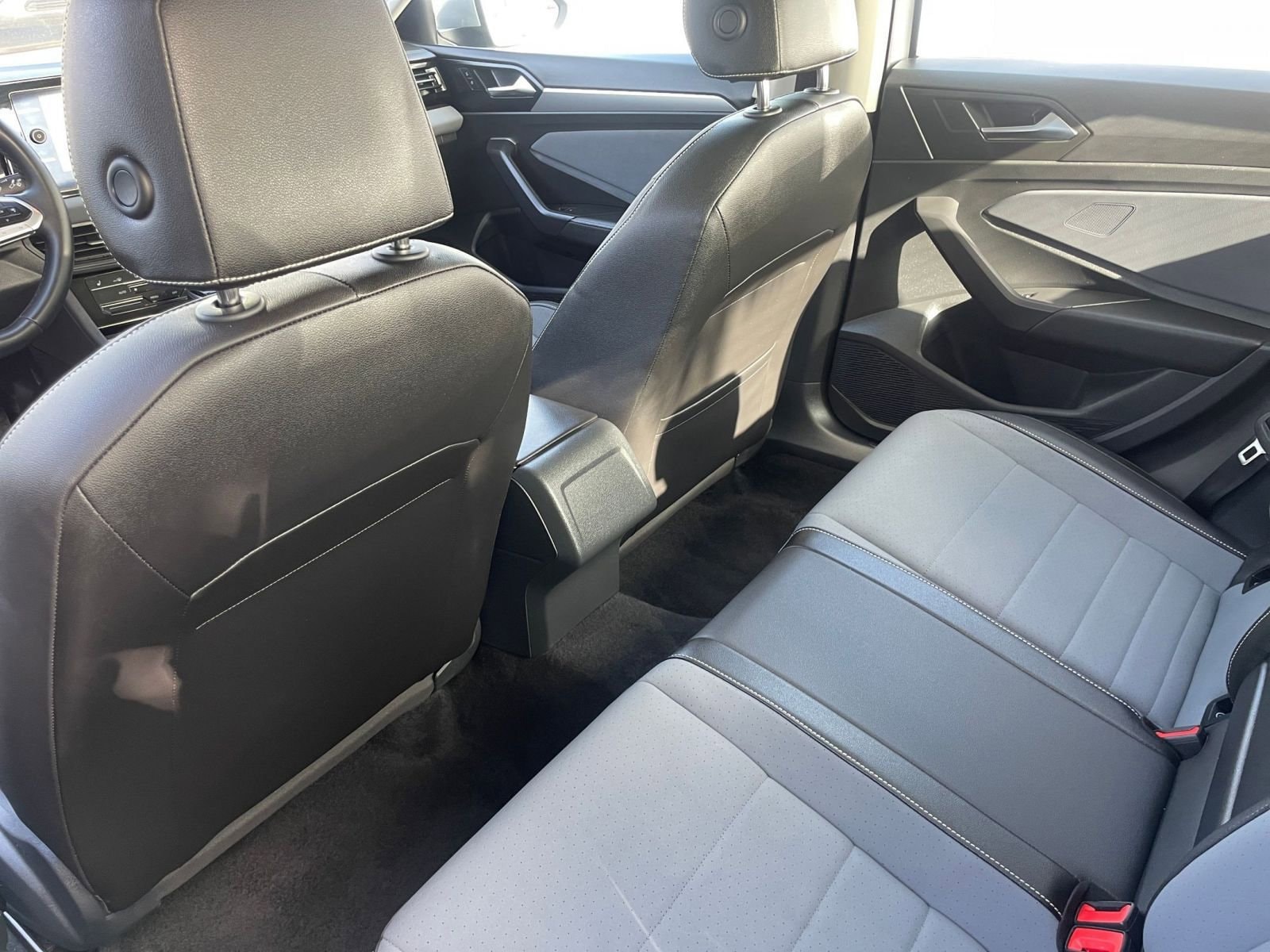 Thumbnail: 2025 Volkswagen Jetta - 24