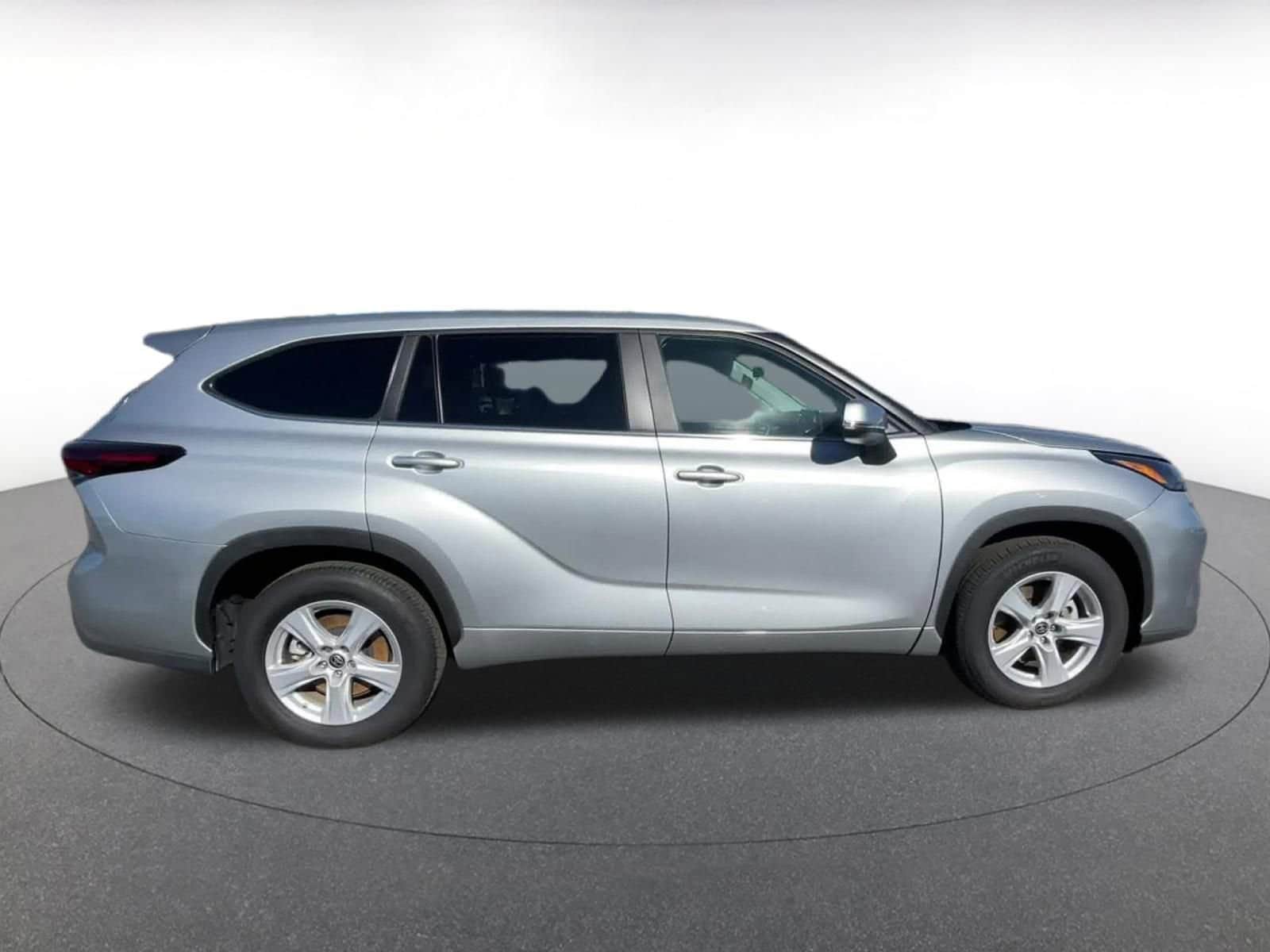 Thumbnail: 2025 Toyota Highlander - 16