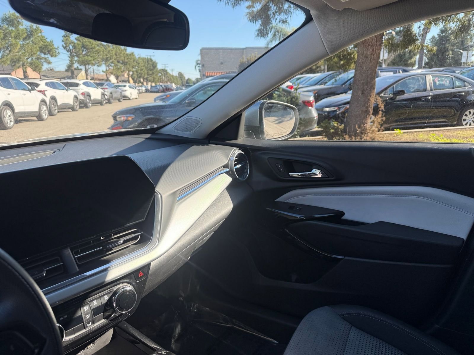 Thumbnail: 2025 Chevrolet Trax - 32