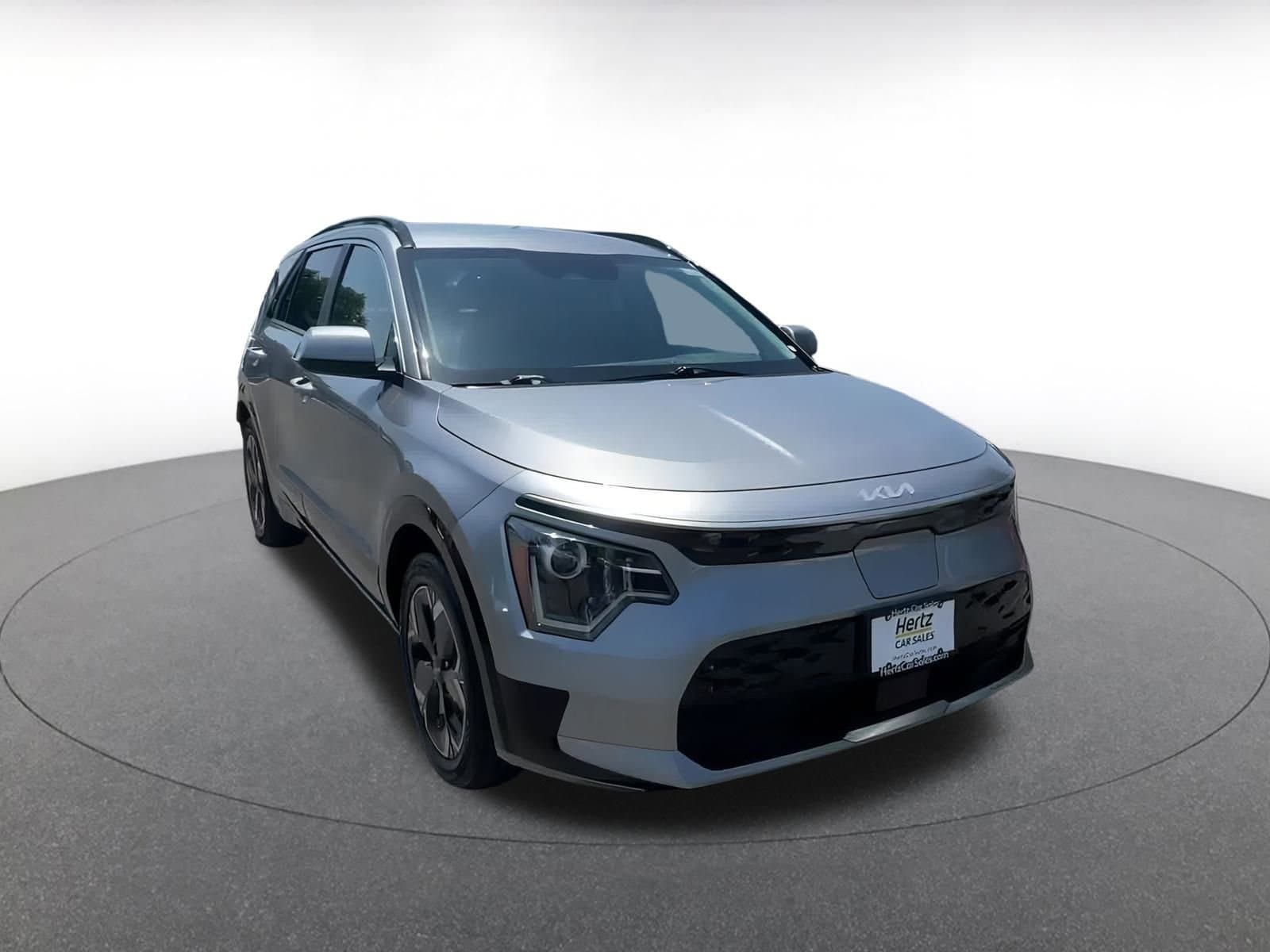 Thumbnail: 2023 Kia Niro - 3