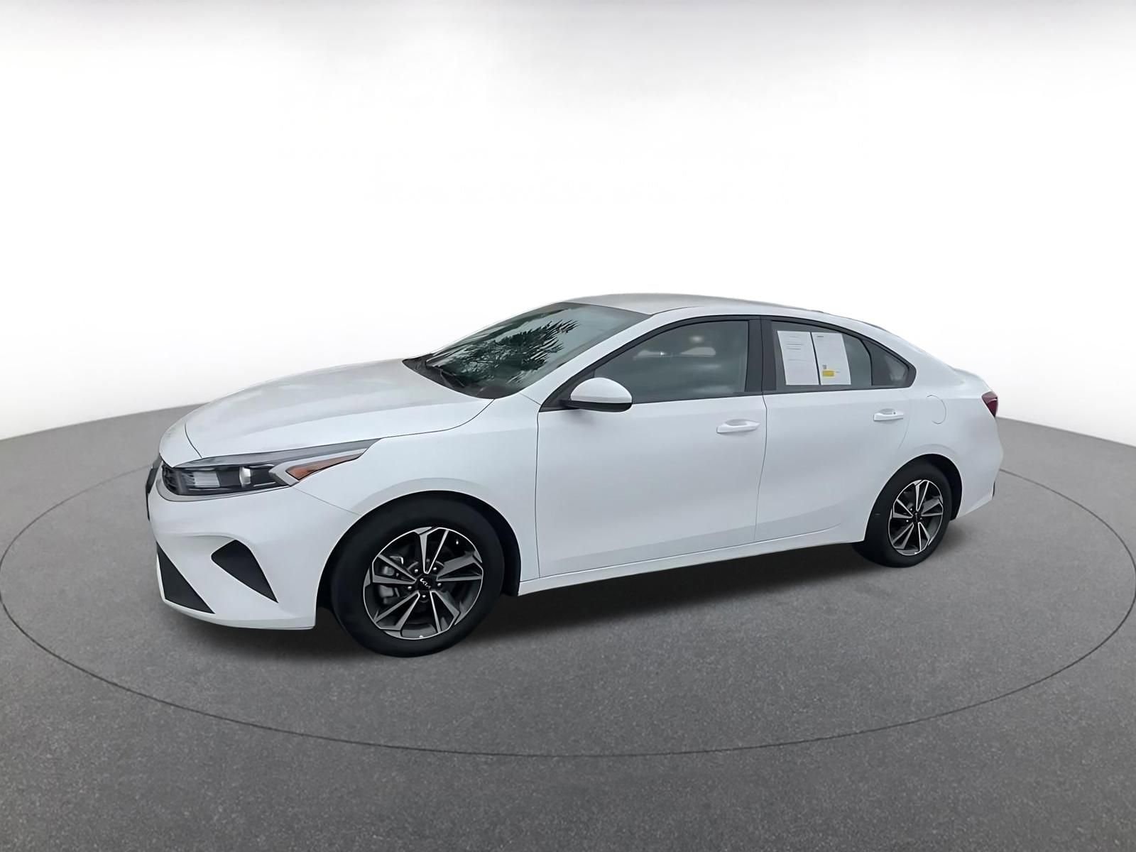 Thumbnail: 2024 Kia Forte - 8